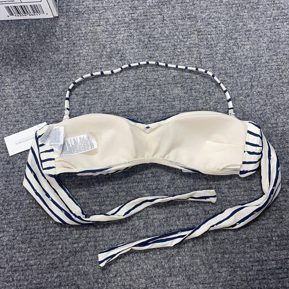 Banana Republic Women’s Swim suit Top (3755) - Picture 2 of 7